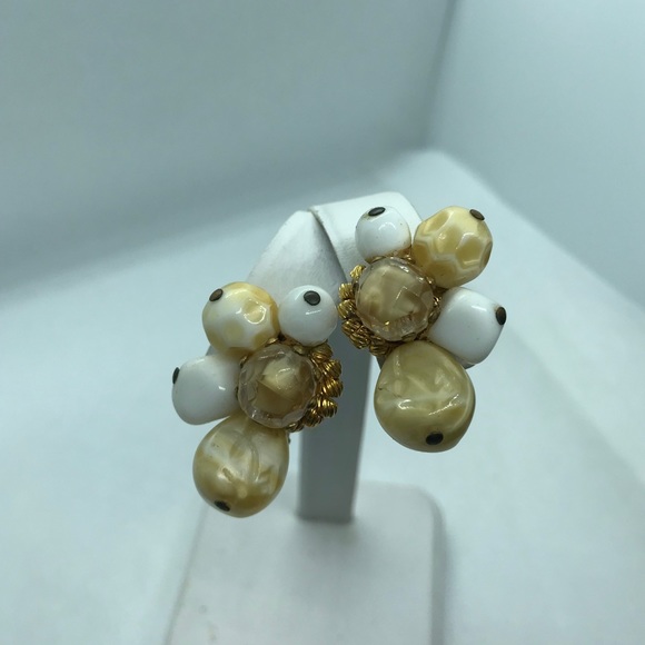 Vintage Hattie Carnegie cluster milk glass clip on earrings - Picture 1 of 3
